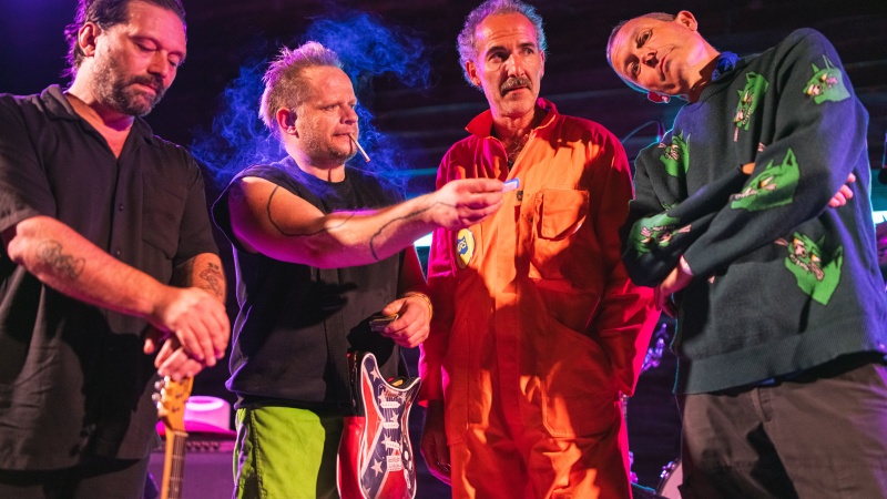 Dendermonde, Voetvolk’s psychedelic electro-punk band, brings rock and experimental sounds to the stage.
